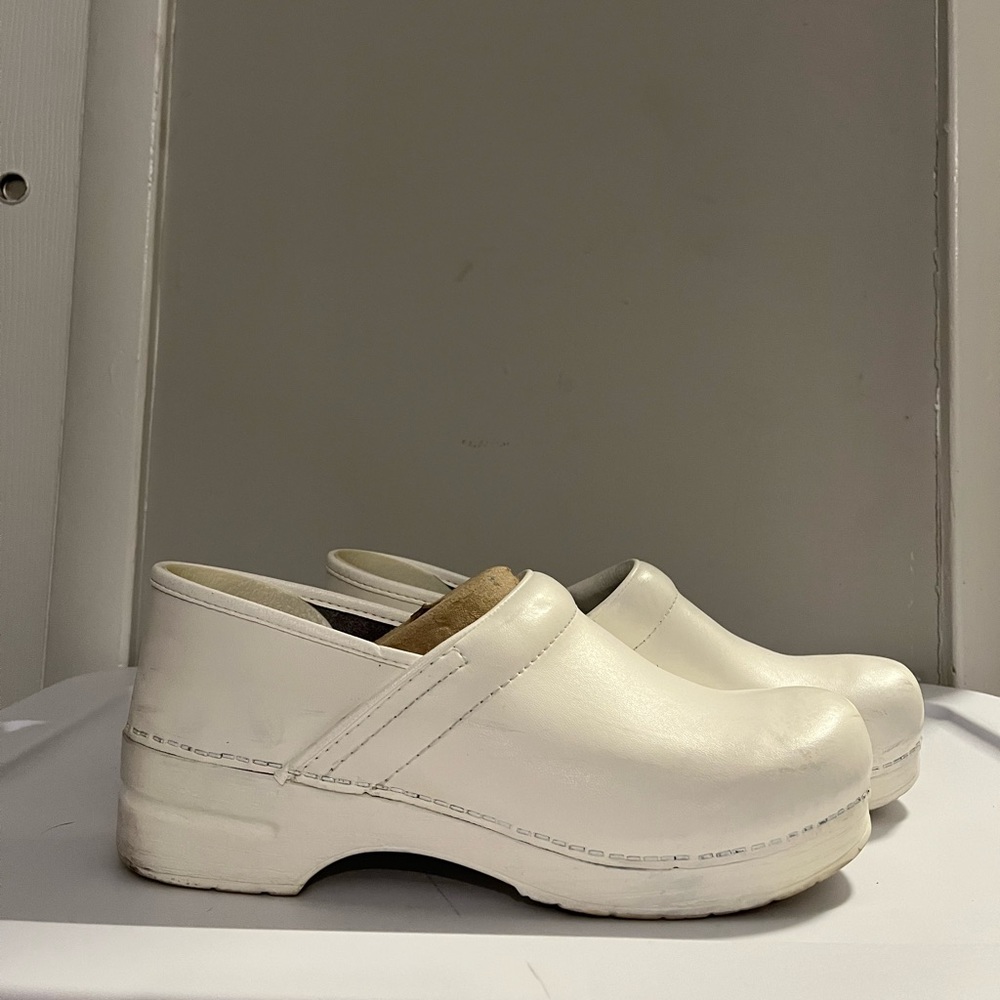 White Dankso clogs size 43